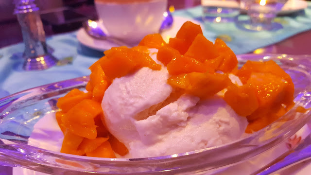 vanilla ice cream with mango