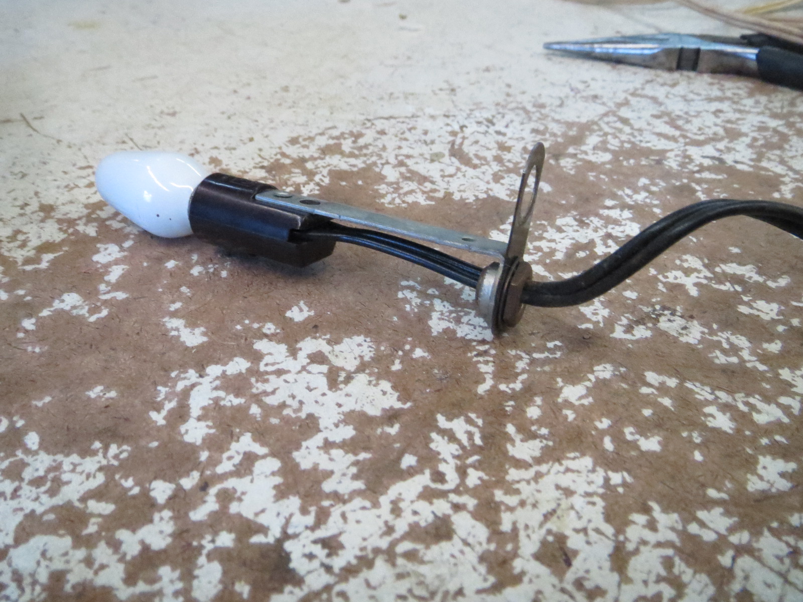 Lamp Parts and Repair Lamp Doctor Older Lamp With 3 Terminal Socket