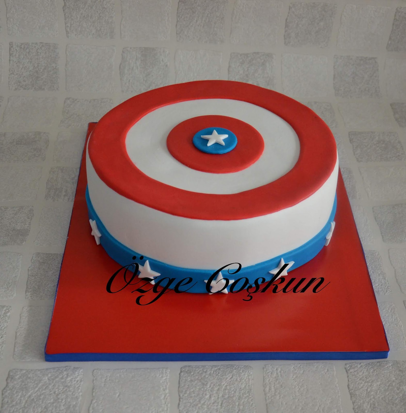 Tatlı Sürprizler Yap!!! KAPTAN AMERİKA PASTA