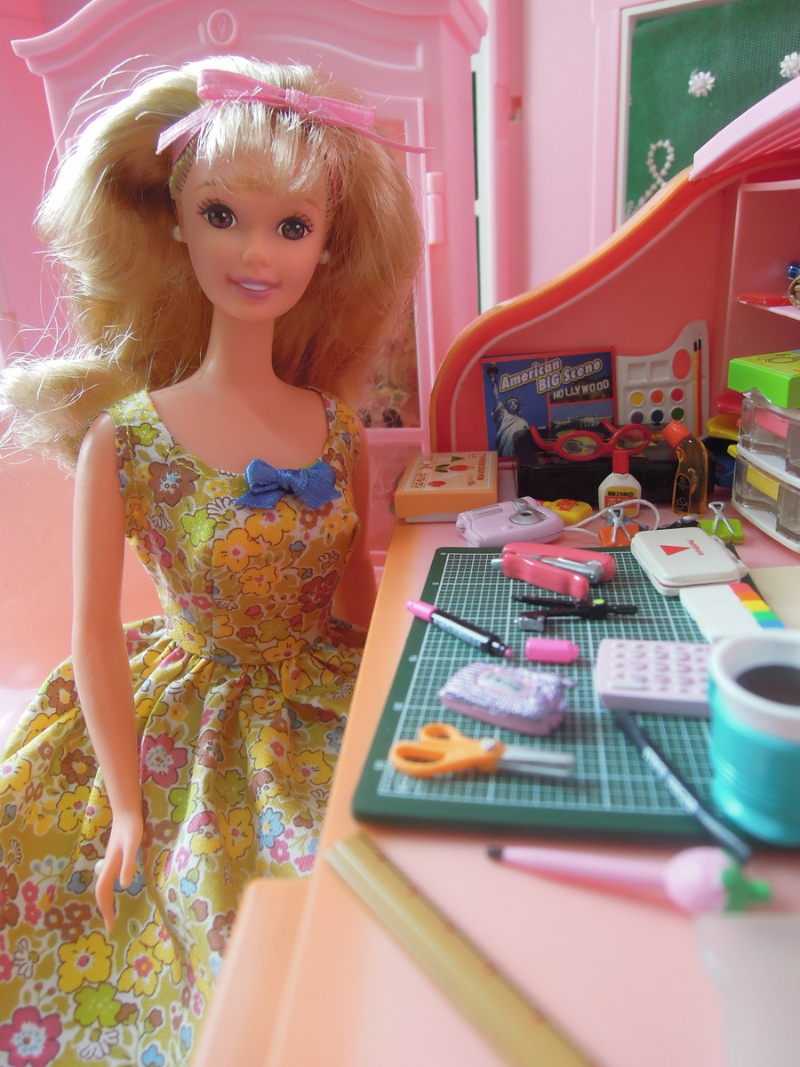 Just for fun ) ♛MATTEL 1988 Barbie Roll Top Desk & Barbie 芭比書桌及野餐芭比