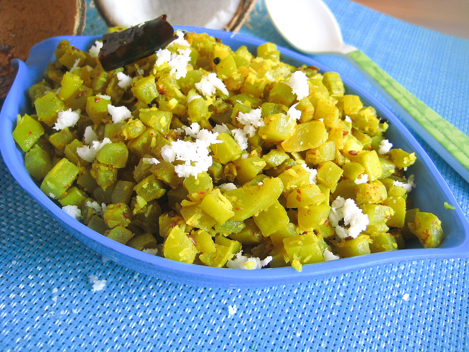 madhuri's kitchen Snake Gourd Poriyal / Pudalangai Recipes / Snake Gourd