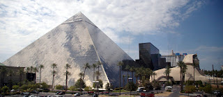 Архитектура, экстерьер казино-отель "Luxor", США