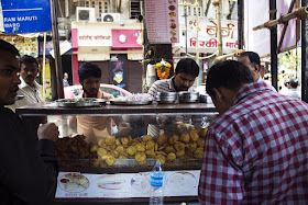 our world tuesday, streetfood stall, streetfood, street photography, streetphoto, shivaji park, dadar, mumbai, india, 