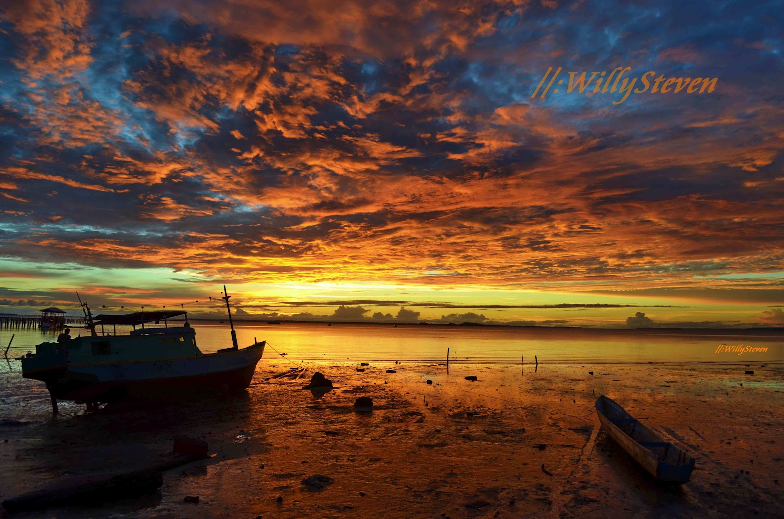 TravellerMeds: Senja di Kaimana [ Photo Gallery ]