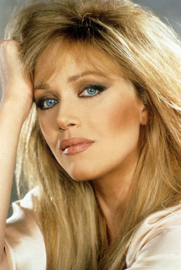 Tanya-Roberts-Stacy-Sutton-A-View-To-A-Kill-james-bond-37168146-736-1093.jpg