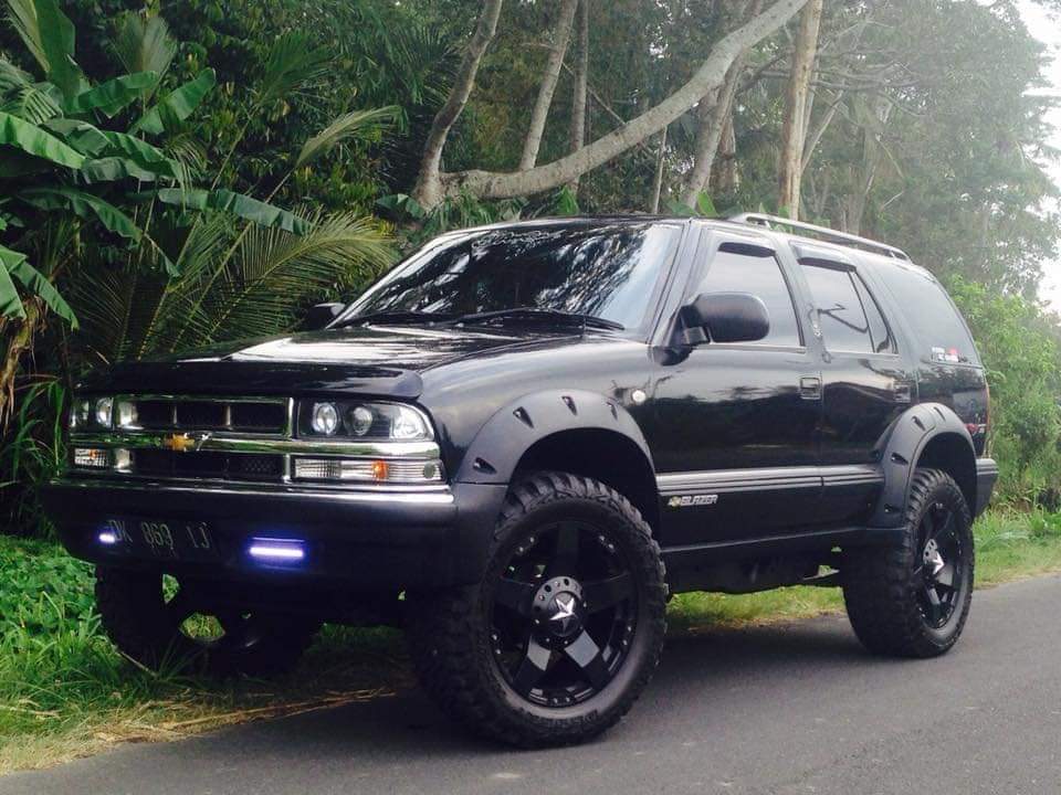 Skuadron 20 Kumpulan Blazer Dengan Modifikasi Velg R20 Untuk Tampil Mewah Dan Elegan Kupas Harga Dan