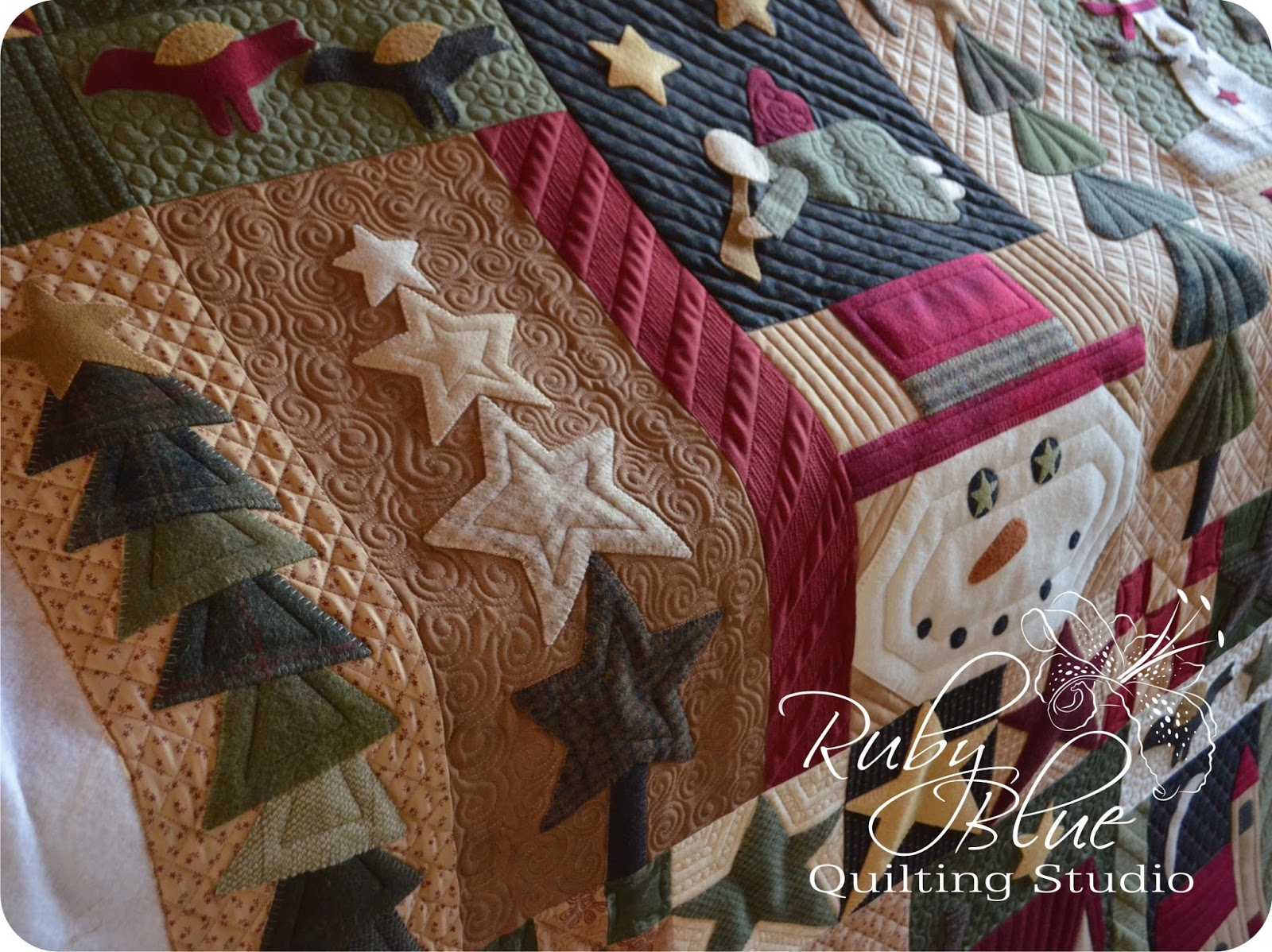 Ruby Blue Quilting Studio It's a Green Christmas Quilt