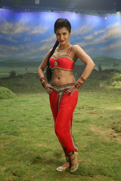 Shruthi Haasan Hot Photos