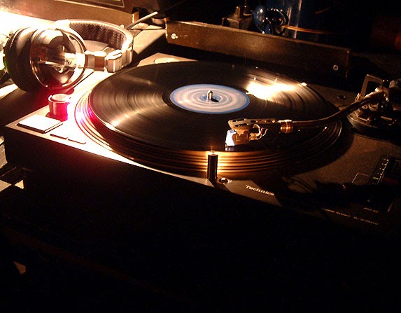 сборник хитов. Europa- plus 2010 50/50. музыка 50 50 видео. обложка дискотека 80-х. сборник europa plus.