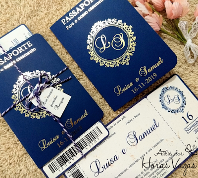 convite de casamento artesanal personalizado formato passaporte com cartão de embarque voucher passagem de avião weddding destination capa do passaporte estampa metalizada foil dourado hot stamping