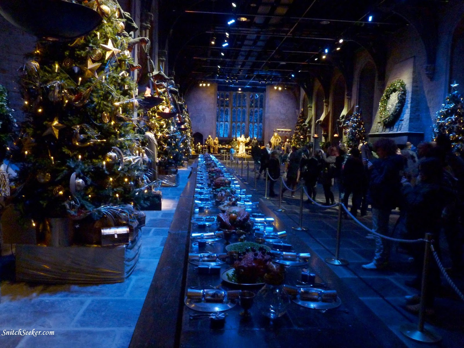 Veja fotos da decoração de natal do The Making of Harry Potter | Armada ...