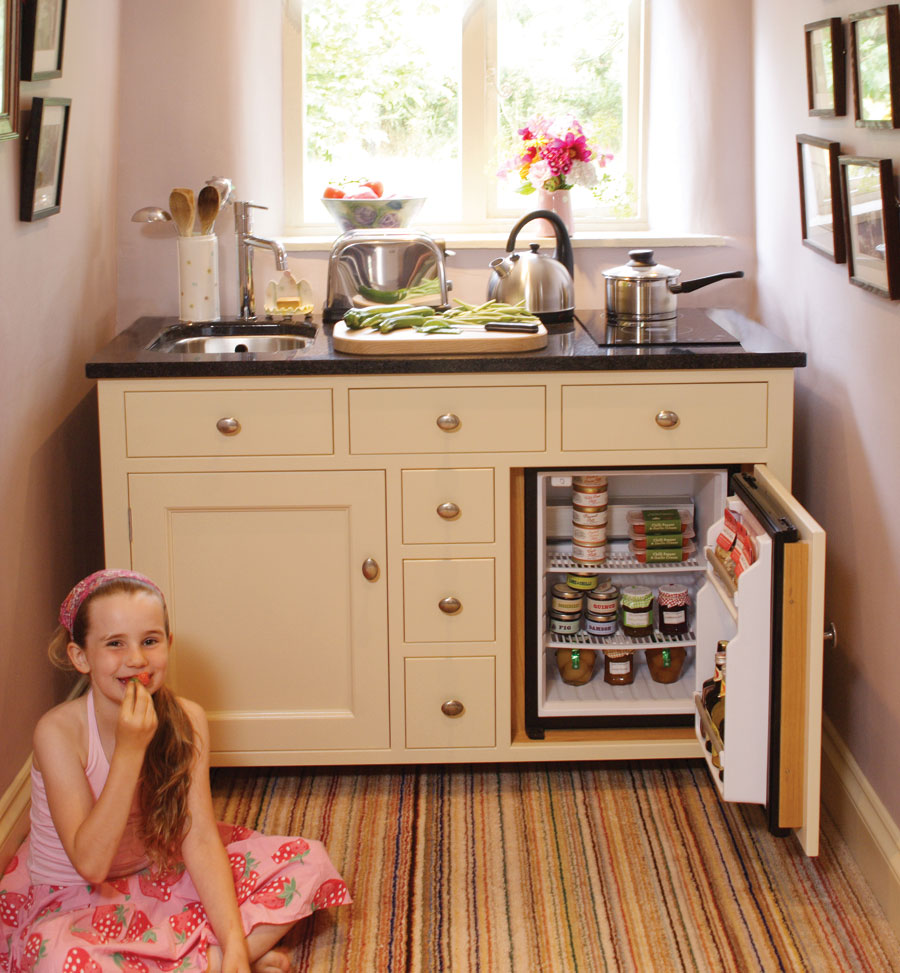 Pembe Yastık / Ev Dekorasyonu Blogu ve Dekorasyon Önerileri Portatif