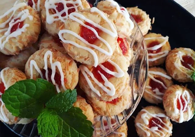 Kue Strawberry Finger Print Cookies