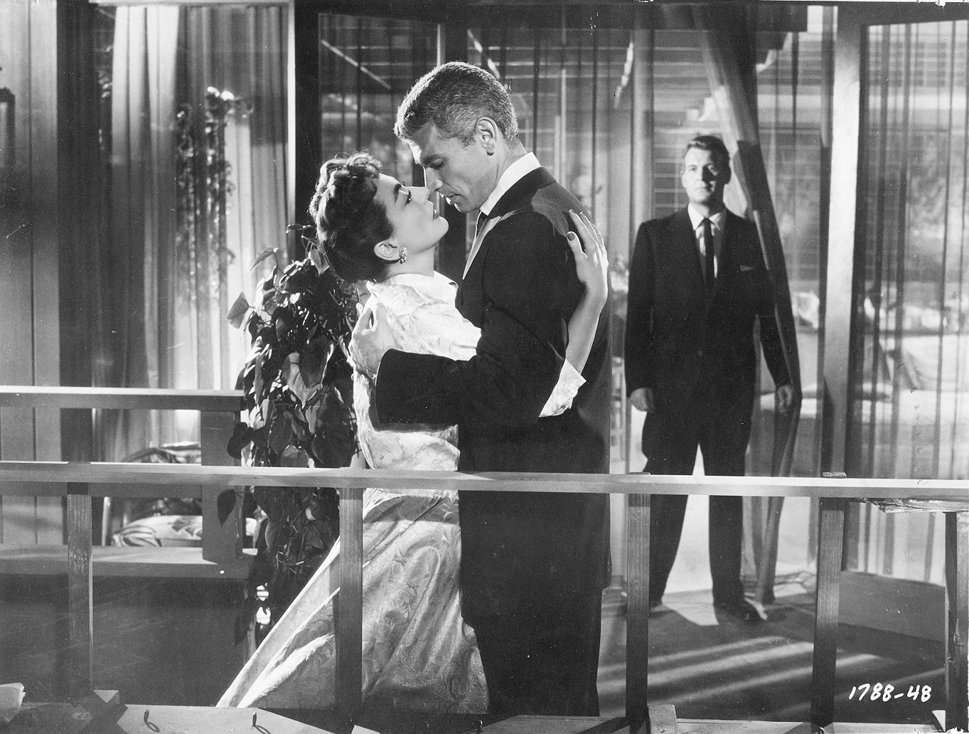 Laura's Miscellaneous Musings: Tonight's Movie: Female on the Beach ...