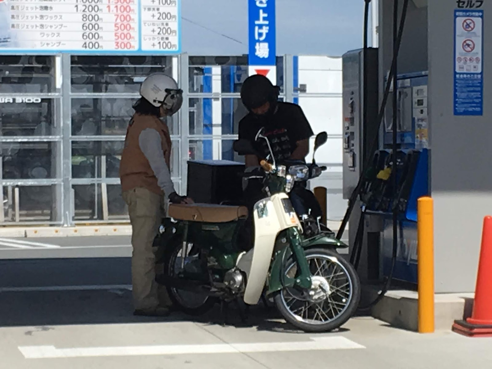 バイト先ガソリンスタンドで出会ったスーパーカブ達 他