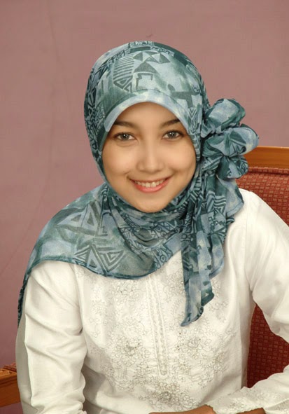 Foto Cewek Cantik | Gambar Wanita Berjilbab | Cewek Cantik Berjilbab
