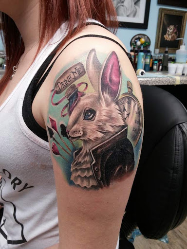 Esse lindo coelho branco tatuagem