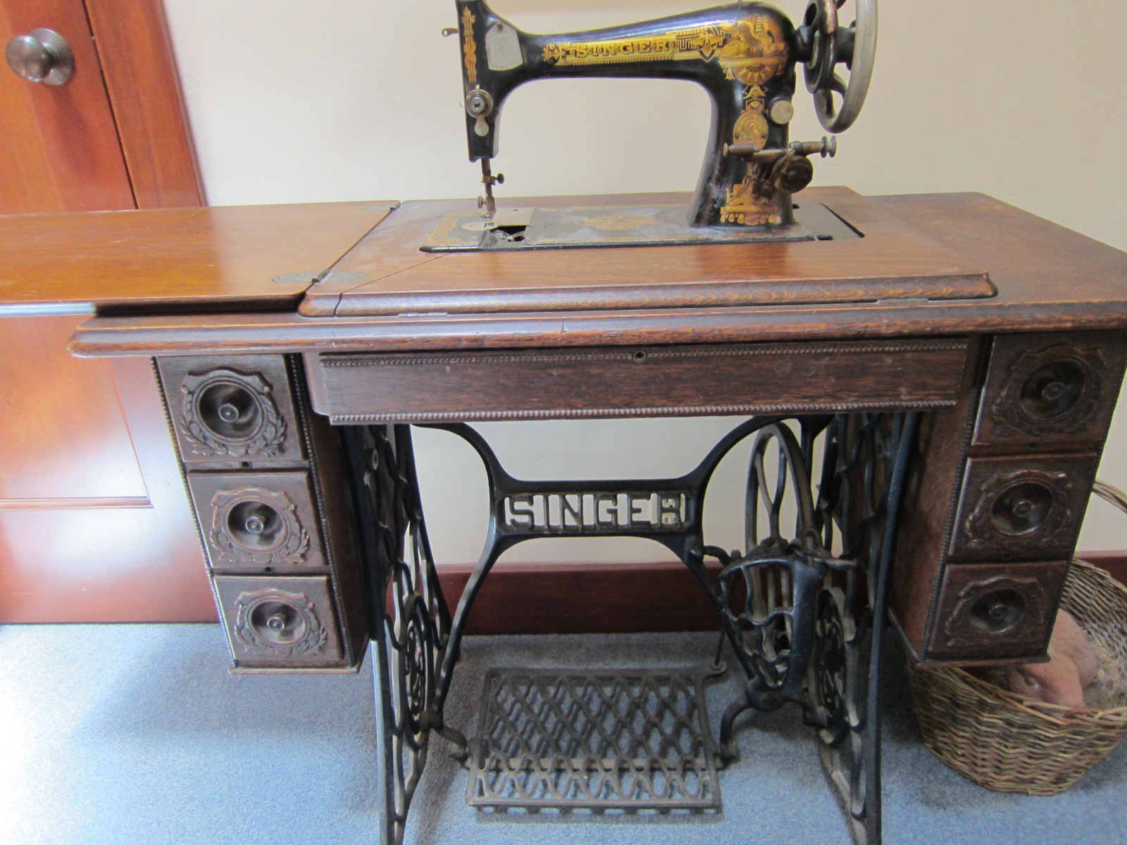 Luckypup Quilter: Old sewing machines