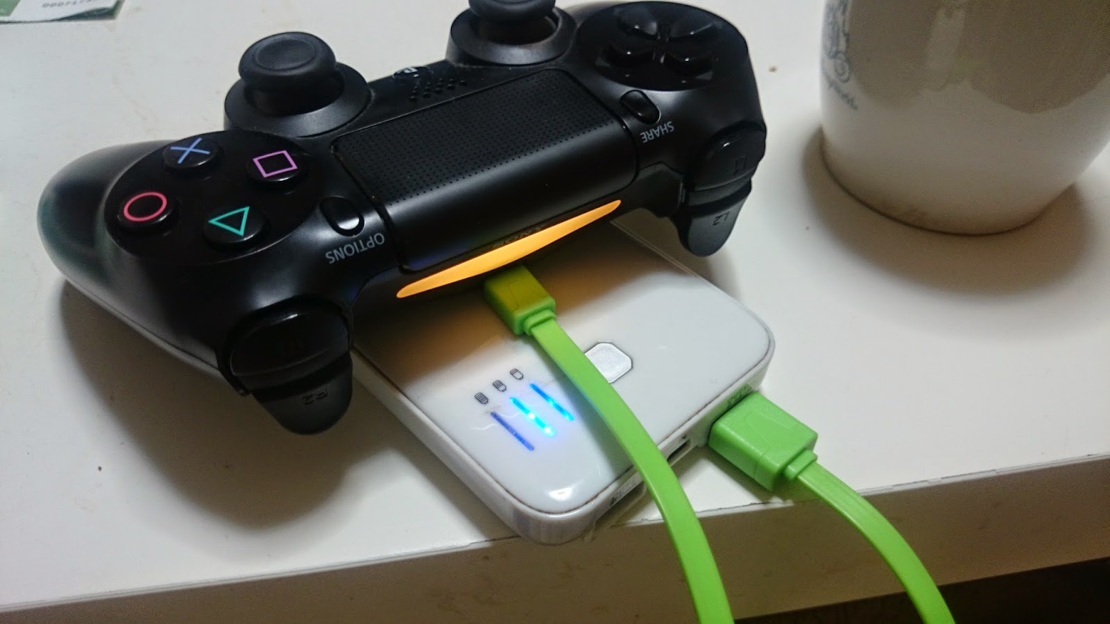 雑多な趣味の備忘録: PS4のコントローラをPS4を使わずに充電する