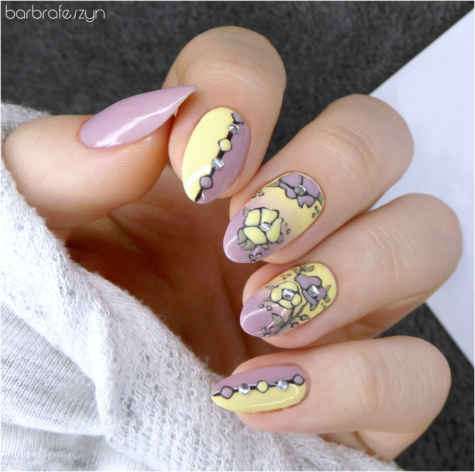 Kwiaty Z Krysztalami Barbrafeszyn Blog O Paznokciach Pomysly