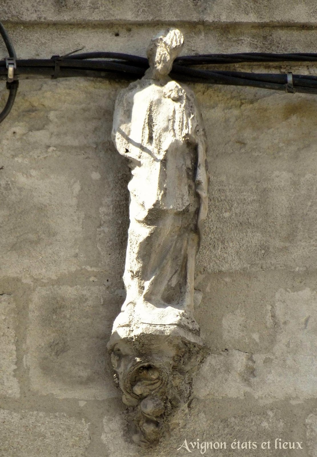 Impressions d'Avignon Rue Portail Matheron discrète