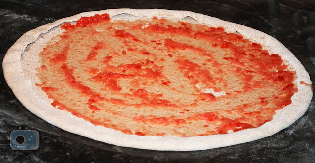 Pizzaria-do-Cica-preparando-massa-integral-pizza-Florianópolis-Rio-Tavares-Embarque-Floripa