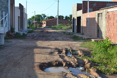 MORADORES DA PRIMEIRA ILHA RECLAMAM DA FALTA DE LIMPEZA PÚBLICA
