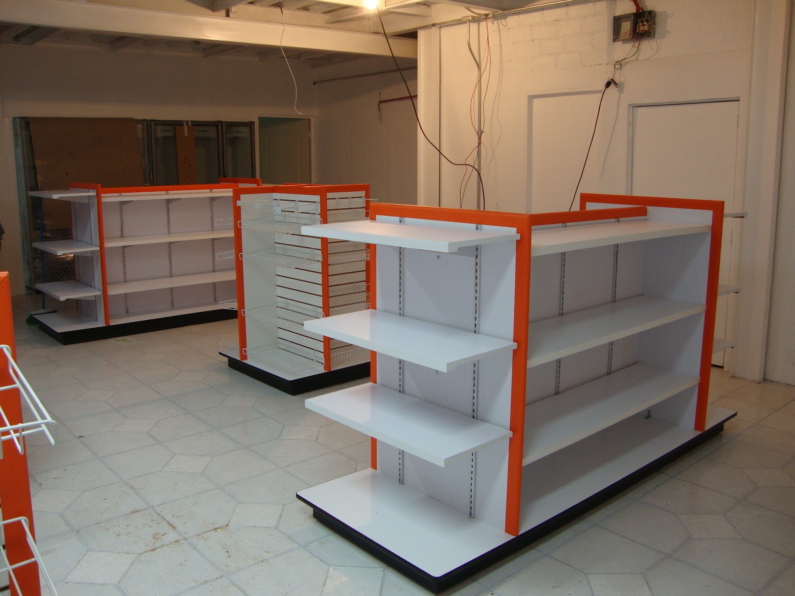 MUEBLES PARA TIENDAS,MINISUPERS, MUEBLES DE OFICINA Y MUEBLES SOBRE DISEÑO