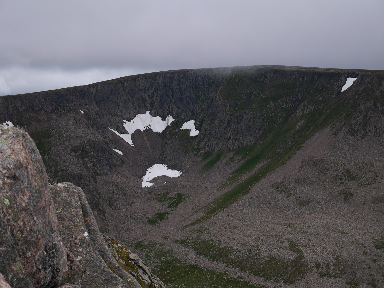 TARMACHAN MOUNTAINEERING: ANGELS RIDGE, SGOR AN LOCHAN UAINE & BRAERIACH