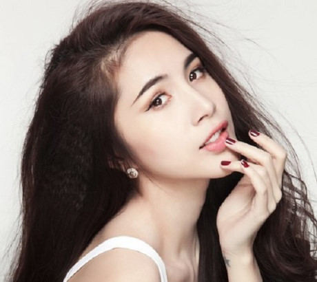 Bí kíp tạo tóc mái lệch phồng đẹp mê hồn cho bạn gái không cần ra tiệm - Ảnh 5 Bi kip tao toc mai lech phong dep me hon cho ban gai khong can ra tiem - Anh 5