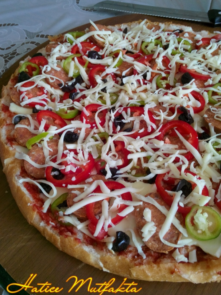 Hatice Mutfakta Ramazan Pidesinden Pizza Nasıl Yapılır