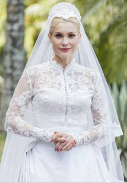 Sandra (Flavia Alessandra) vestida de noiva, eta mundo bom casamento candinho