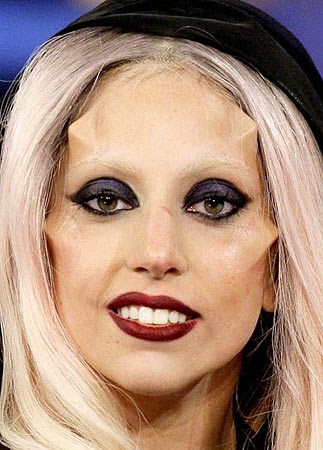 Lady-Gaga-gives-birth-in-new-video.jpg