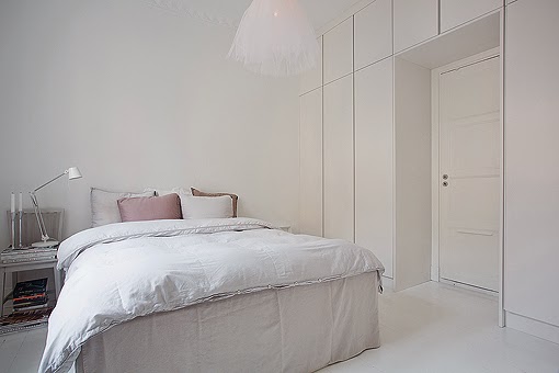 A warm Apartment Decorated in White