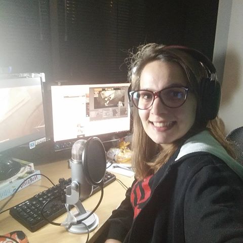 Rita Mikinhas em gravação Rita Mikinhas no estúdio a gravar