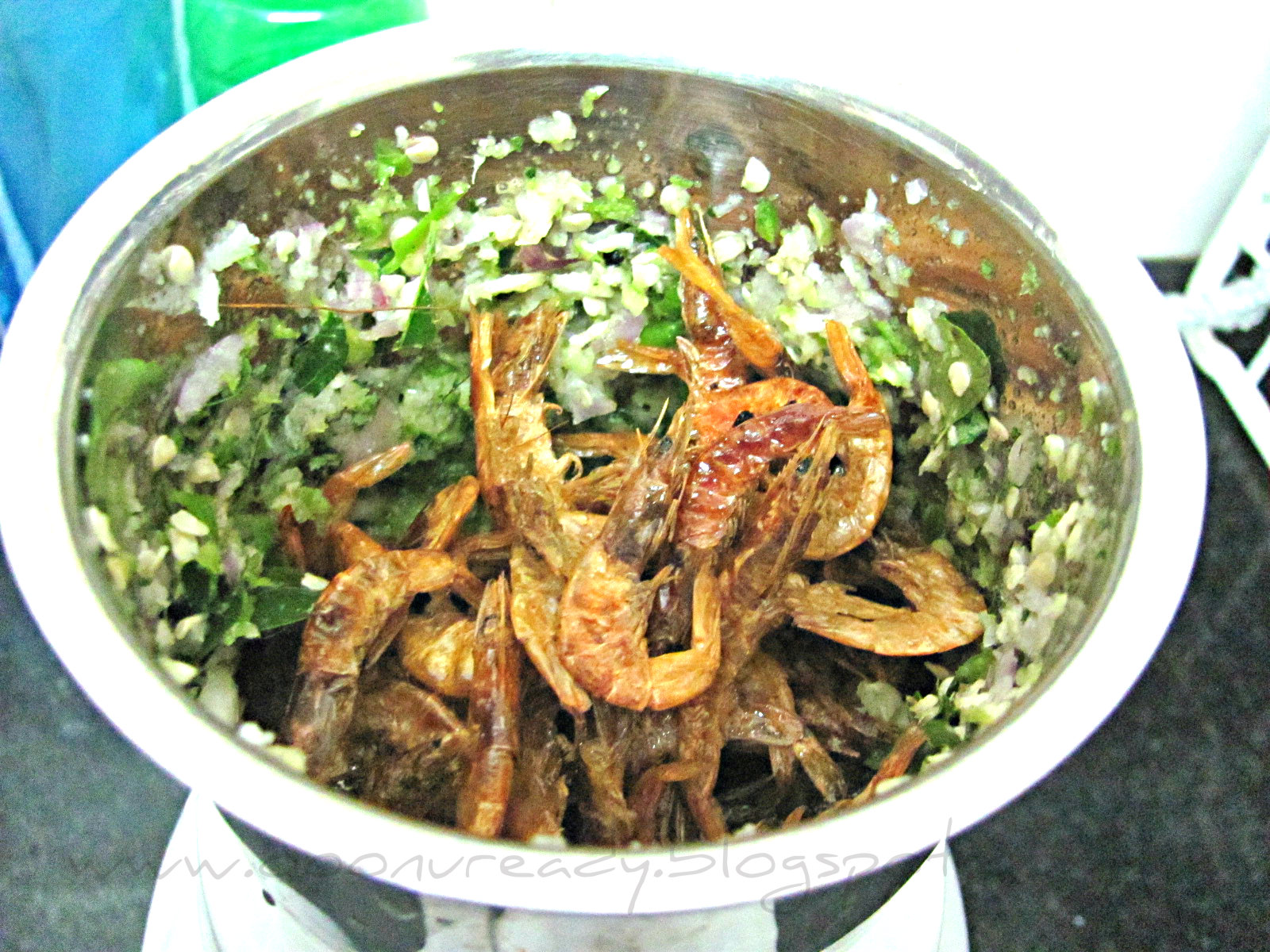 Oonu ready Onakkachemeen chmandi Dry prawns chutney