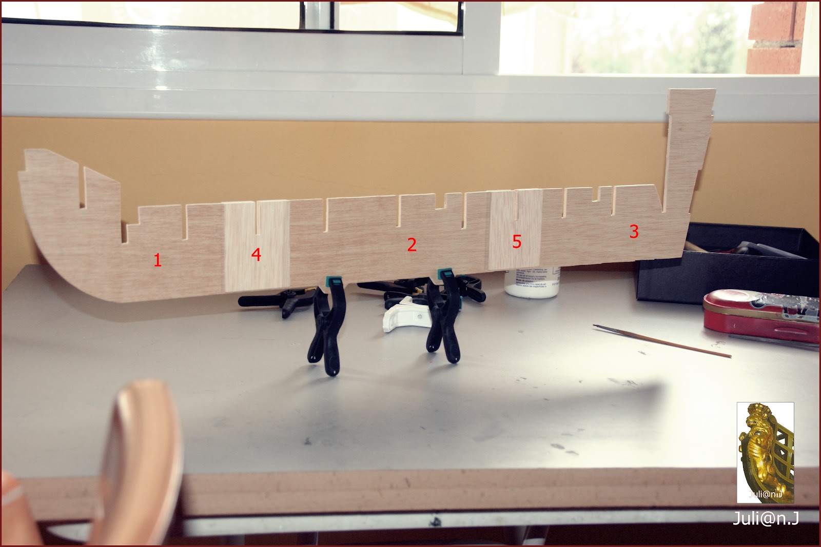 El Soleil Royal paso a paso Colocación de la falsa quilla y refuerzos