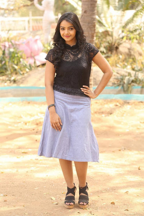 Nitya Shetty Photos At Padesave Interview