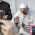 ¡Papa Francisco, choca esos cinco!: niños del Infernetto