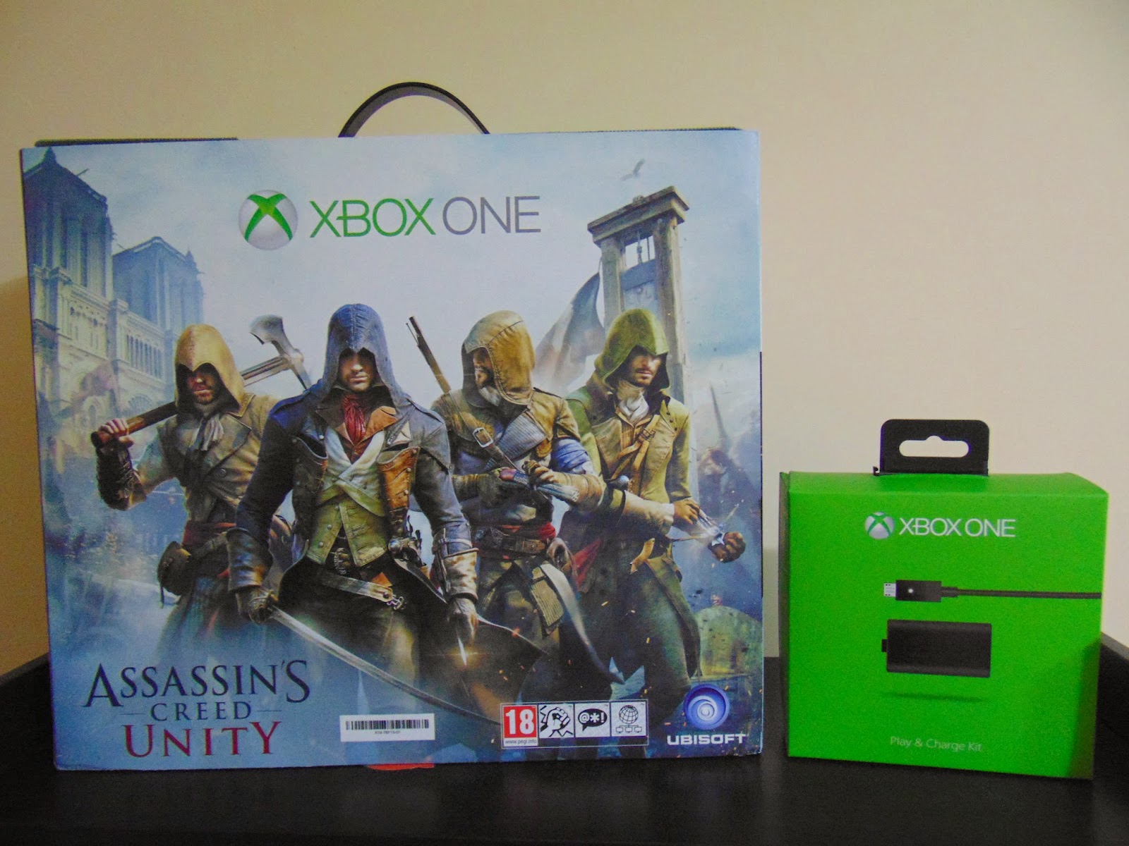 Destinazione NERD Assassin's Creed unity XBOX ONE BUNDLE