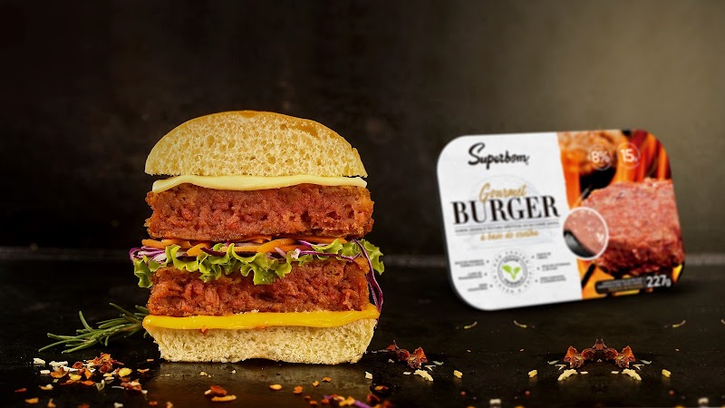 Superbom lança hambúrguer vegano com aspecto de carne Superbom lança hambúrguer vegano com aspecto de carne