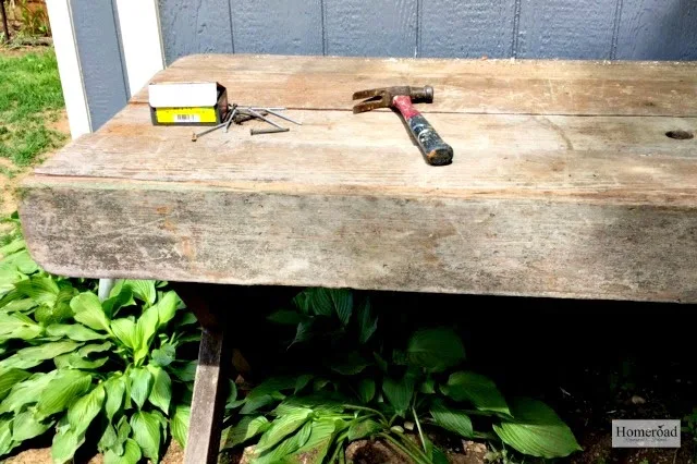 Outdoor Potting Table from Old Picnic Table www.homeroad.net
