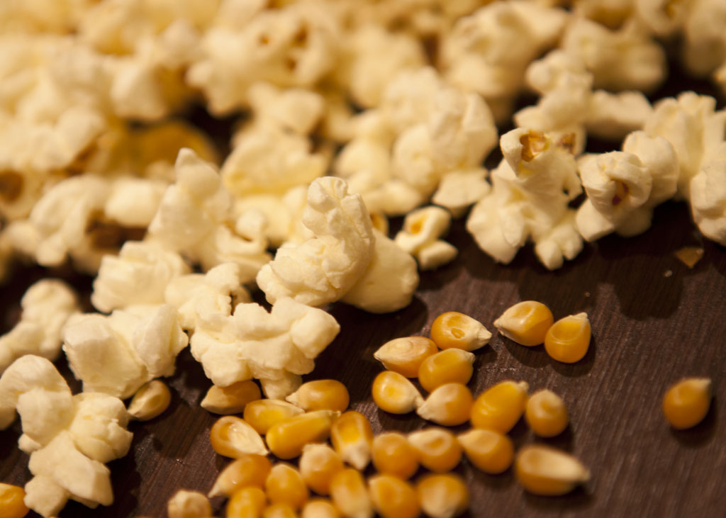 PopcornRecepten.nl Popcorn maken in olie (video) PopcornRecepten.nl Popcorn maken in olie (video)