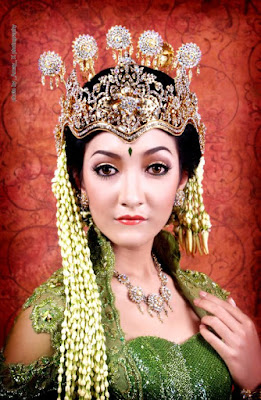 Rias Pengantin Padjadjaran Bandung 081312131355 Rias Pengantin Adat Sunda Modern Bandung 081312131355