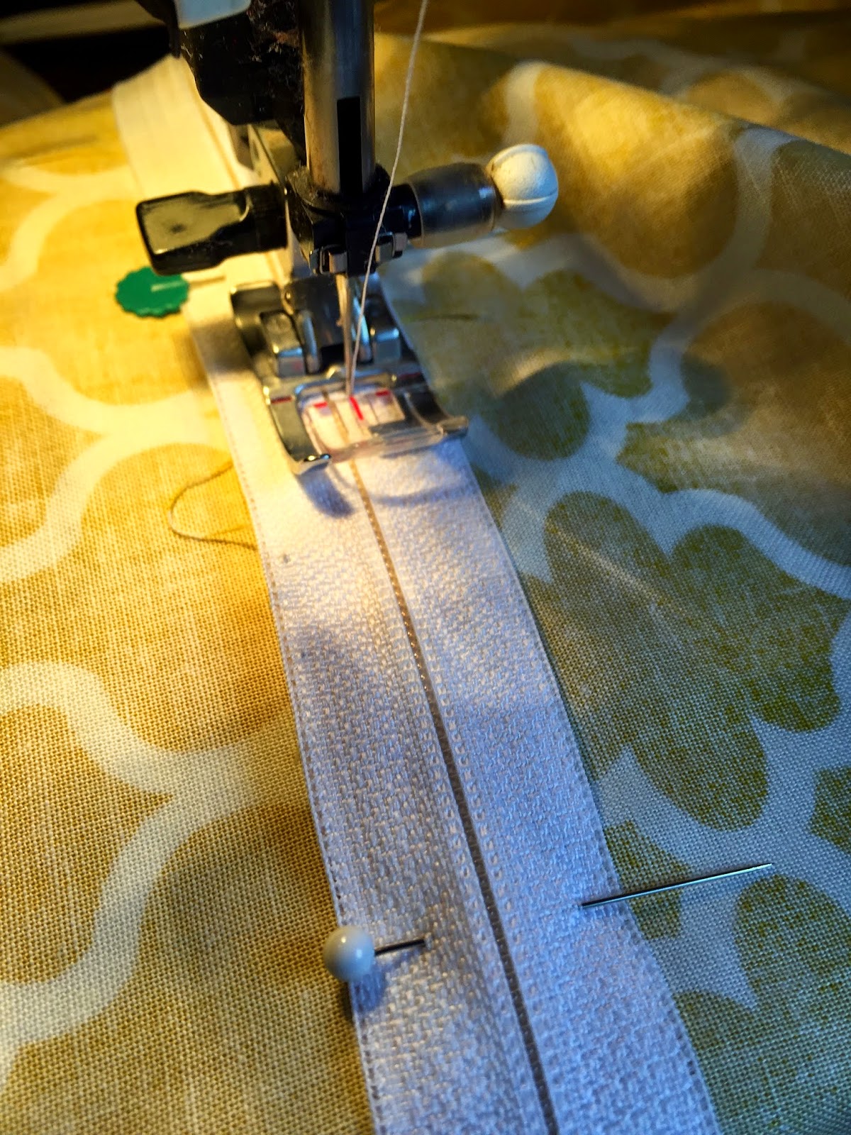 Sunshine and a Summer Breeze Zippered Pillow Case Tutorial