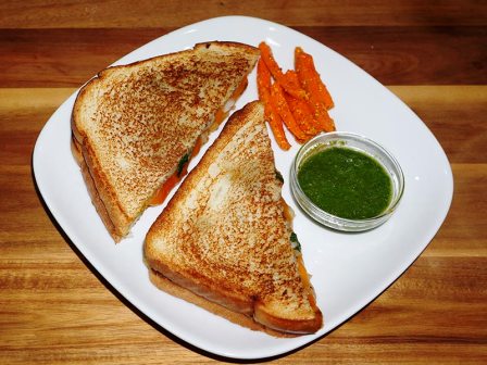 आलू का सैंडविच बनाने की विधि - Aloo Sandwich Recipe in Hindi आलू का सैंडविच बनाने की विधि - Aloo Sandwich Recipe in Hindi