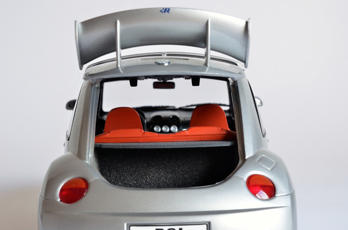 El garaje de Ricardo a escala 1:18