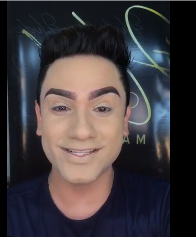 Muito divo sempre lacrando em suas lives.ele e ?