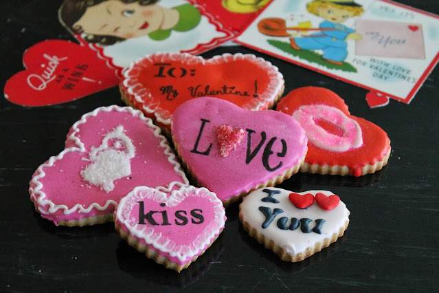 heart cookie ,how to use stencils to decorate cookies, valentines, como decorar galletas con estencil, cookie decorating blogs, easy cookie decorating idea, valentines cookies ideas, galletas de Corazon,