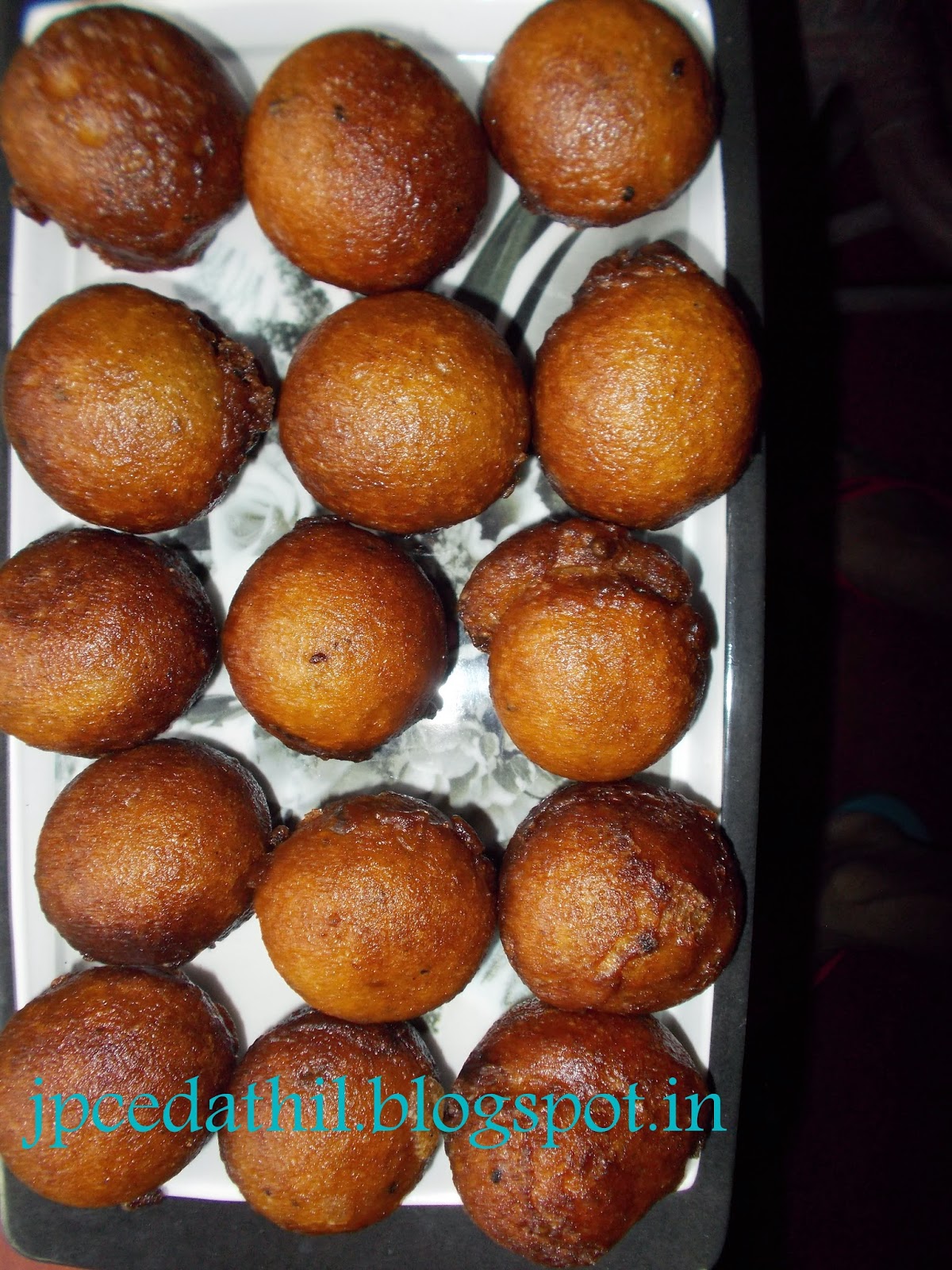 Kerala Traditional and Other Recipes: UNNIYAPPAM / SMALL APPAM KERALA STYLE